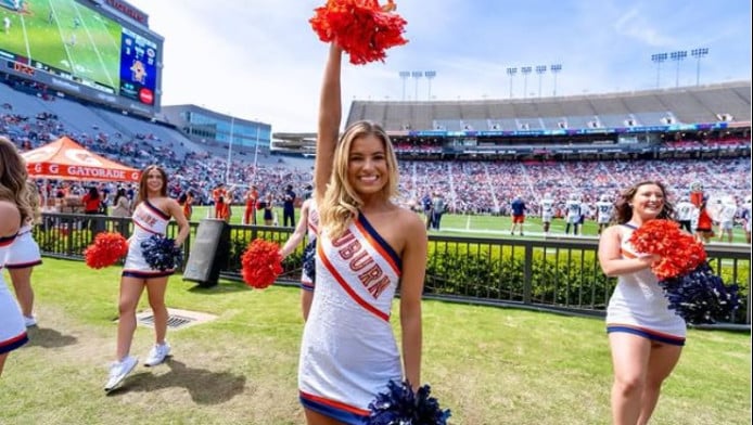 Η Miss America 2025 είναι τσιρλίντερ και φίλη ενός σταρ του NBA (ΦΩΤΟ)