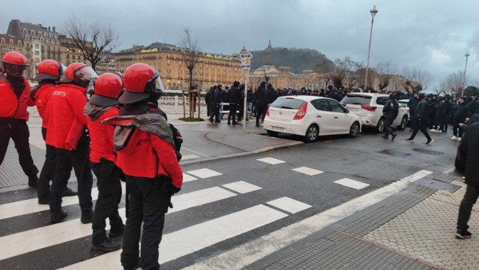 Γίνεται... Τούμπα το Σαν Σεμπαστιάν! Ασπρόμαυρο πάρτι στη βροχή (vid)