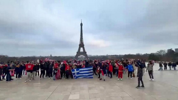 Ερυθρόλευκη παράνοια στο Παρίσι! Πάρτι των οπαδών του Ολυμπιακού (vid)