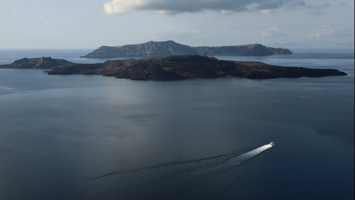 Σαντορίνη: Νέος σεισμός 4,9 Ρίχτερ - Φεύγουν και οι τελευταίοι από το νησί