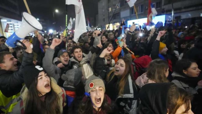 Στον δρόμο οι Σέρβοι για τα δικά τους "Τέμπη"