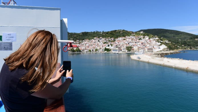 Το ελληνικό νησί – όνειρο που αντιστέκεται στον υπερτουρισμό (ΦΩΤΟ)