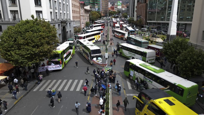 Σοκ: Τουλάχιστον 33 νεκροί από τη σύγκρουση δύο λεωφορείων 