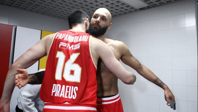Παπαβασιλείου: Ηγέτης Παπανικολάου, το... έκανε κι αυτό ο Βεζένκοφ (ΒΙΝΤΕΟ)