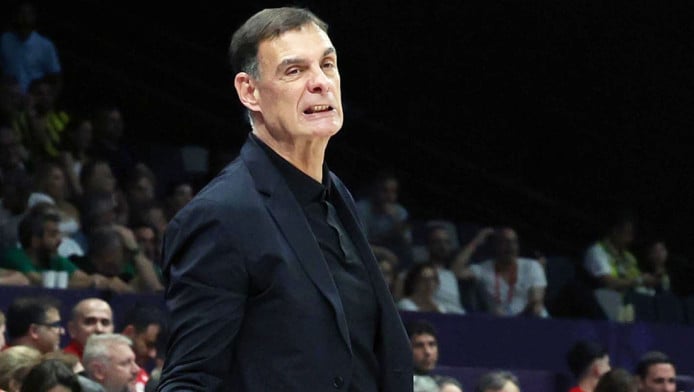 Έξαλλος Μπαρτζώκας με φίλο του ΠΑΟ - Πήγε στην εξέδρα & άνοιξε διάλογο (VD)