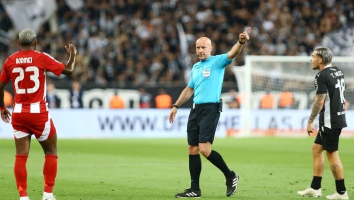 Μας βαρέθηκαν στην UEFA - “Πρέπει να μειωθούν οι ξένοι διαιτητές”