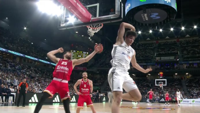 Οι ερυθρόλευκες πτήσεις του Ολυμπιακού στο Game 4 με τη Ρεάλ (ΒΙΝΤΕΟ)