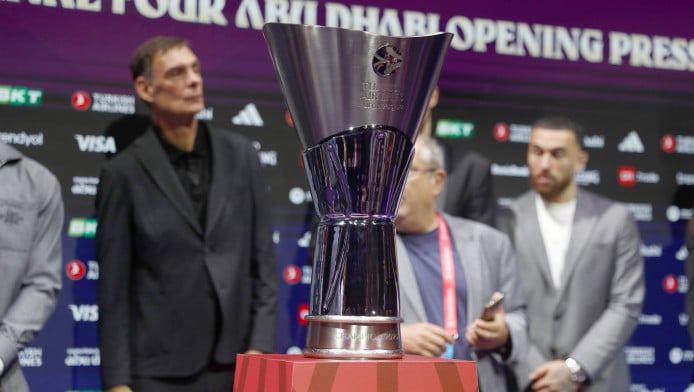 Πώς εξαπατούσε τα θύματά της η δημοσιογράφος στο Άμπου Ντάμπι