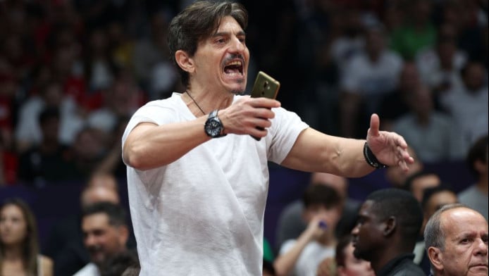 Έξαλλος ο Γιαννακόπουλος με διαιτητές! Διαμαρτυρίες στο ημίχρονο (vid)