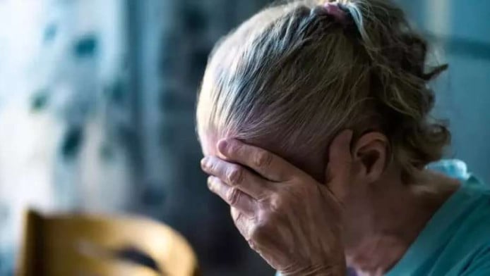 Οικιακή βοηθός «ξάφρισε» 90χρονη – Άρπαξε 30.000 ευρώ και εξαφανίστηκε