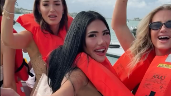 Βυθίστηκε πολυτελές γιοτ - Το πάρτι με influencers και το μοιραίο τέλος 