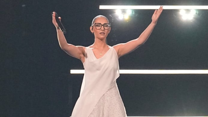 Τι είναι το "τζιβαέρι" που τραγουδά η Klavdia στη Eurovision
