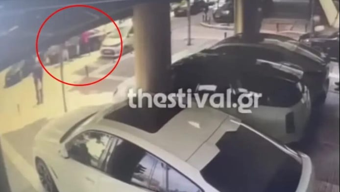 Θεσσαλονίκη: Χτύπησαν 36χρονο γιατρό μπροστά στον γιο του - Ο λόγος (Vid)