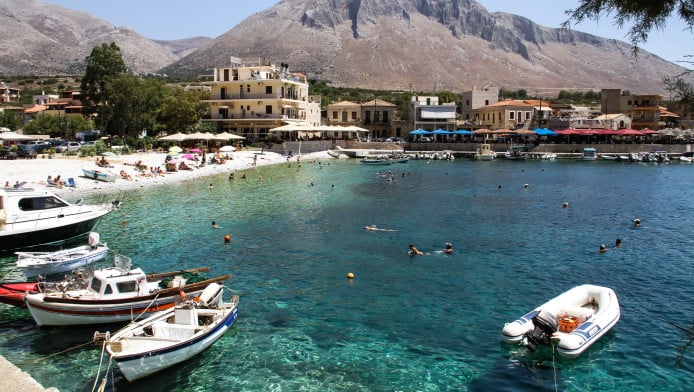 Απίθανοι προορισμοί που μοιάζουν με νησί αλλά πας με το αυτοκίνητό σου!