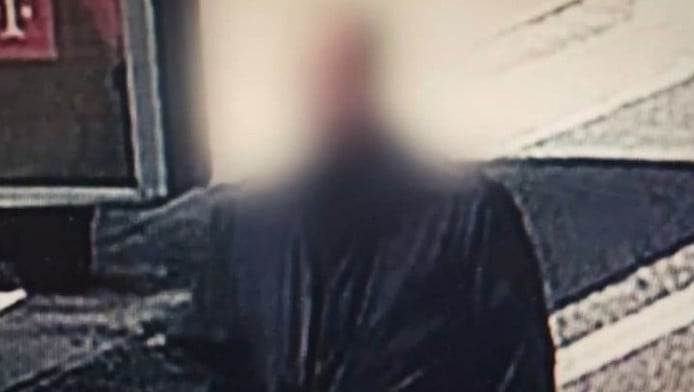 Βίντεο-σοκ από Μαρούσι - Άνδρας παρενοχλεί ανήλικες σε δημόσιο χώρο