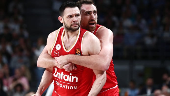Στο Άμπου Ντάμπι για το 4ο: "Βασιλιάς" Ολυμπιακός και... τέζα η Ρεάλ! (Vid)