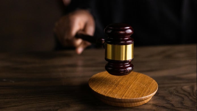 Πρώην χειρούργος καταδικάστηκε για τον βιασμό 299 παιδιών!