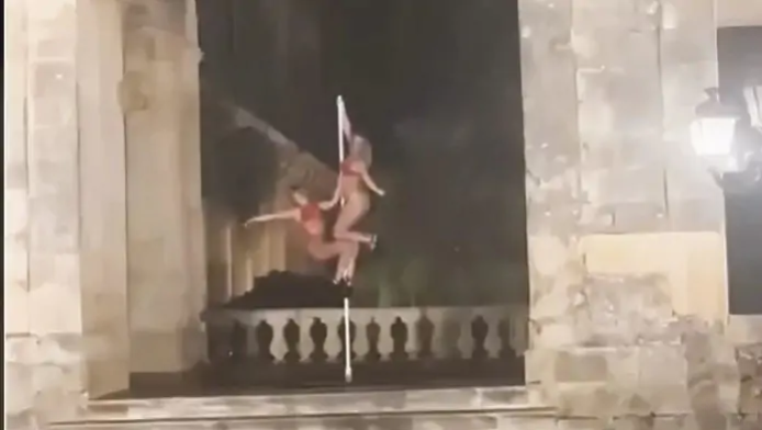 Σάλος στην Κέρκυρα: Ημίγυμνα μοντέλα κάνουν pole dancing στα παλιά ανάκτορα