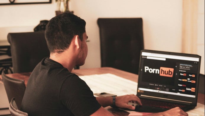 Έρευνα κατά των Pornhub, Stripchat, XNXX από την Κομισιόν!