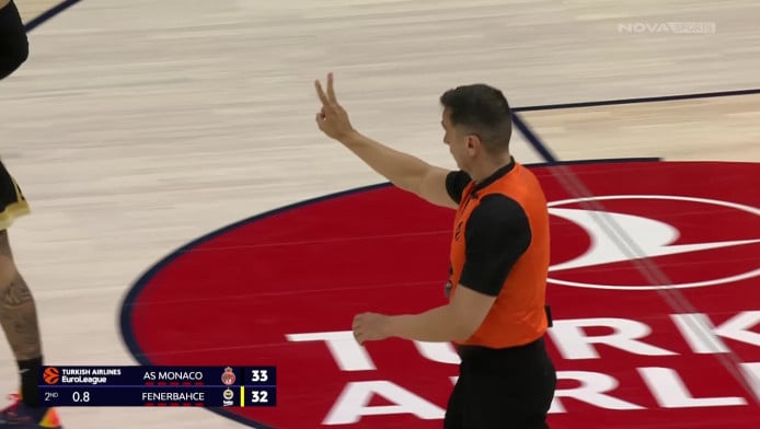 Αδιανόητο buzzer beater του Χολ... πέφτοντας! (ΒΙΝΤΕΟ)