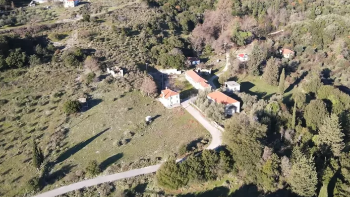 Το ερημωμένο ελληνικό χωριό που κάποτε εκεί ζούσε ένας βασιλιάς