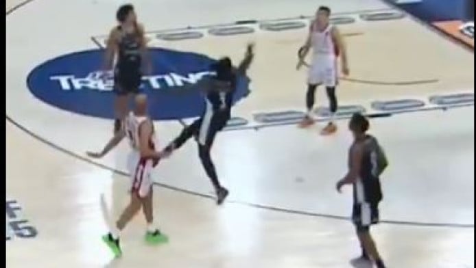 Απίθανο buzzer beater από την Τρέντο - Λάθος του Μίροτιτς (ΒΙΝΤΕΟ)