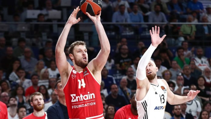 Βεζένκοφ ο ΜVP των play off - Ιστορικό βραβείο!