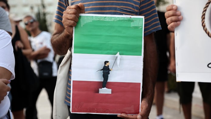 Ρίχνει τη... βόμβα το Ιράν - "Παγκόσμιο κραχ", κίνδυνος για την Ελλάδα!