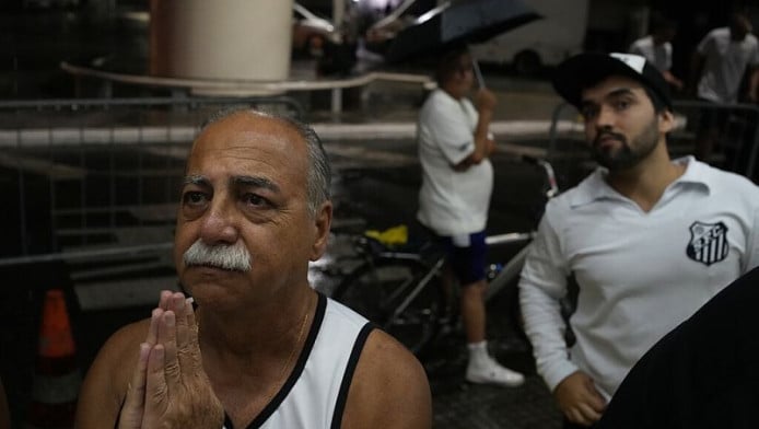 Ο εκκωφαντικά, βουβός θόρυβος ενός υποβιβασμού