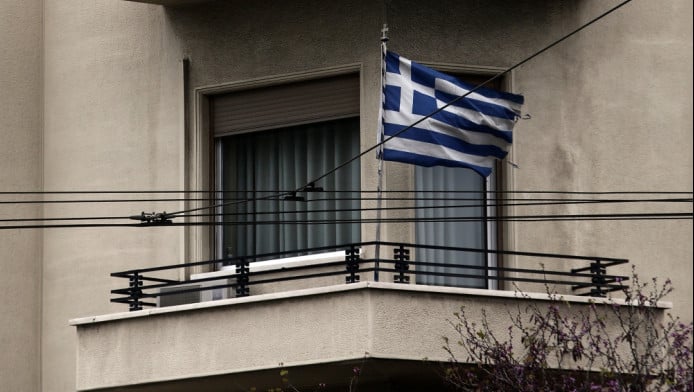 Πεντάχρονο αγοράκι έπεσε από μπαλκόνι ύψους 5 μέτρων στη Λάρισα