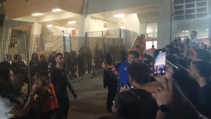 Μοίρασαν αυτόγραφα στους μικρούς φιλάθλους οι διεθνείς (ΒΙΝΤΕΟ)
