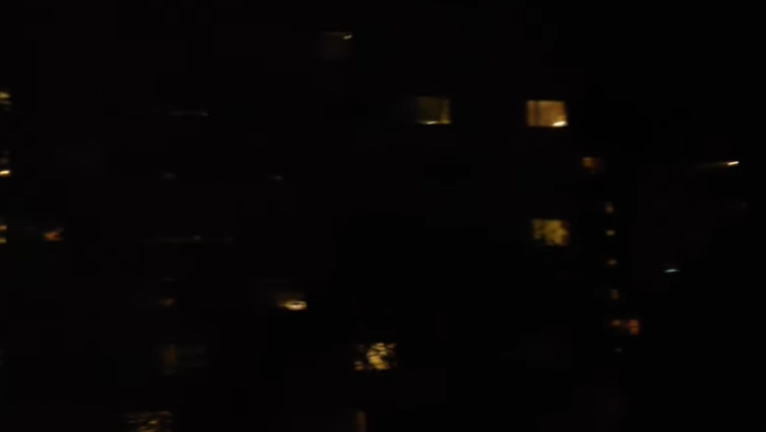 Παράξενο φαινόμενο: Κάθε βράδυ στις 10 ανοίγουν τα παράθυρα και...