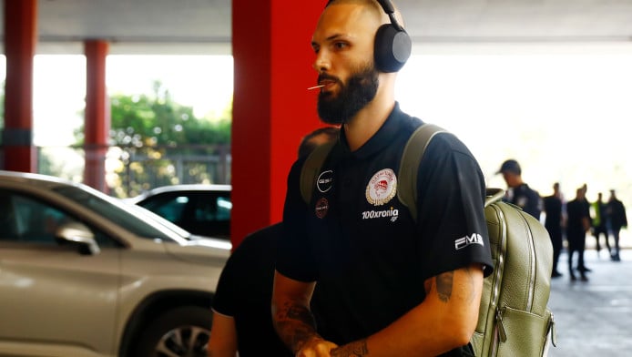 Καθολική αποθέωση για Φουρνιέ στο ΣΕΦ - Τι έδειξε στην εξέδρα (ΦΩΤΟ)