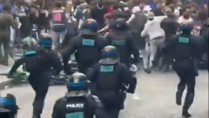Νέα αναταραχή στο Παρίσι! Επεισόδια στην παρέλαση για το CL (vid)
