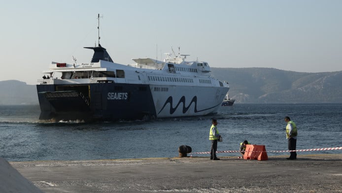Μεταφορά ισχυρών πυροσβεστικών δυνάμεων από τη SEAJETS στη Χίο