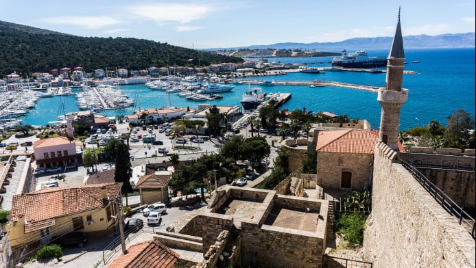 Στο low cost νησί με τις εξωτικές παραλίες δεν σε πνίγουν κόσμος και τιμές