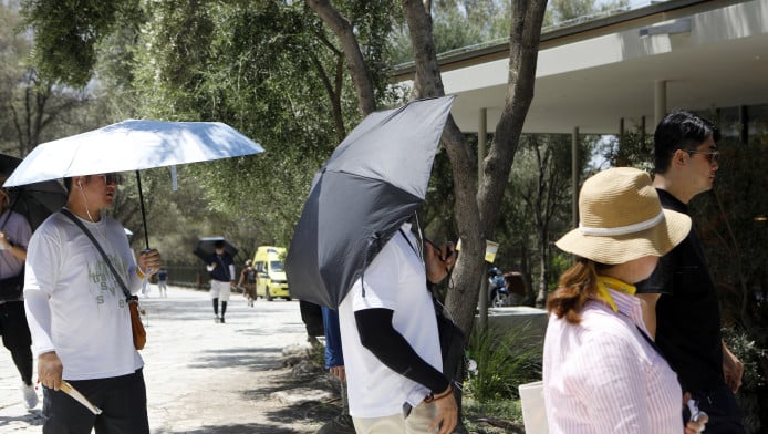 Η «βόμβα» που υπάρχει στα θεμέλια του ελληνικού τουρισμού