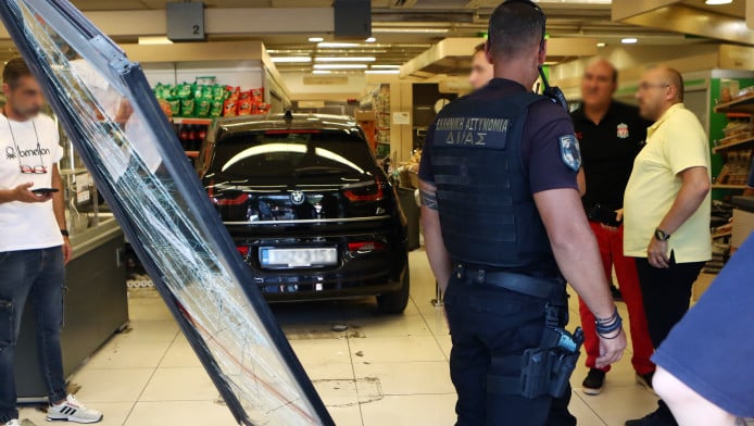 ΣΟΚ! Κρίσιμη η κατάσταση του παιδιού που παρέσυρε το ΙΧ σε σούπερ μάρκετ
