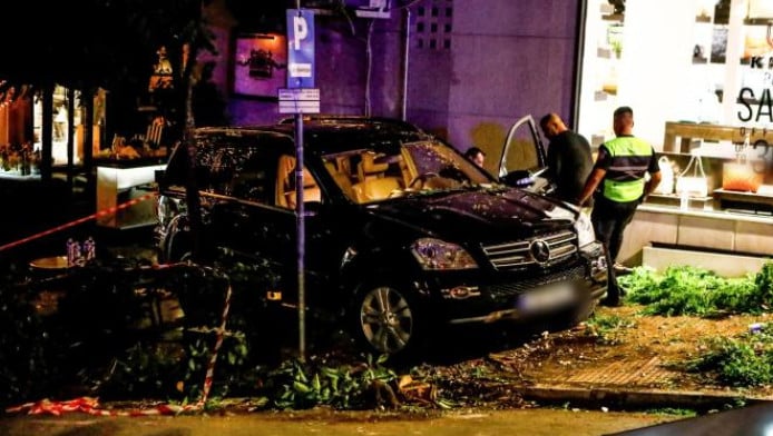 Κολωνάκι: Bίντεο ντοκουμέντο με το τζιπ που έπεσε σε θαμώνες εστιατορίου
