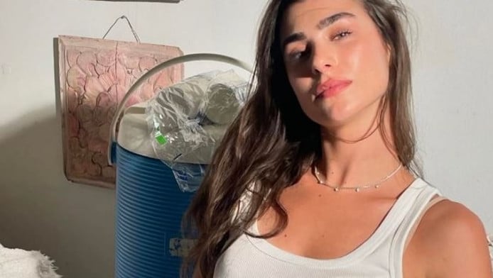 Πανέμορφη η Χρύσα Μιχαλοπούλου: Ποζάρει topless στην παραλία (ΦΩΤΟ)