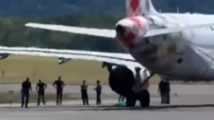 Τραγωδία σε αεροδρόμιο - Τον "ρούφηξε" κινητήρας! (ΒΙΝΤΕΟ)