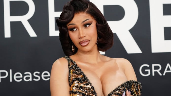 "Αλληθώρισε" η Μύκονος με την πληθωρική Cardi B! (ΒΙΝΤΕΟ)