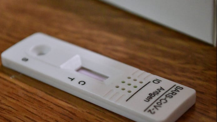 Επέστρεψε ο κορωνοϊός με νέα παραλλαγή - Alert από Τζανάκη 