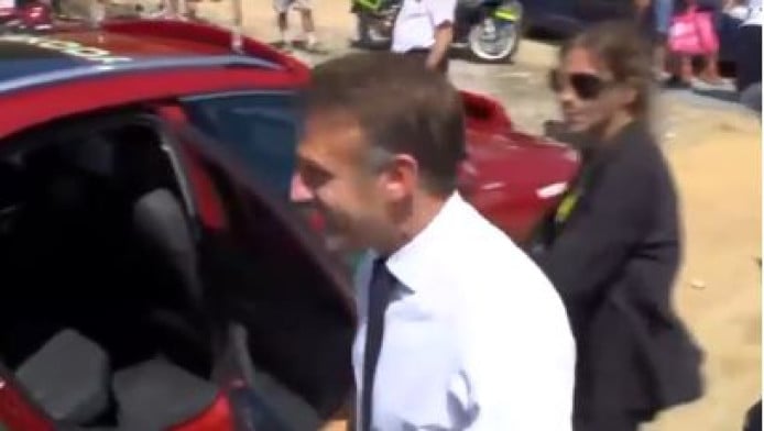 Ο Μακρόν στον ποδηλατικό γύρο Tour De France (ΒΙΝΤΕΟ)