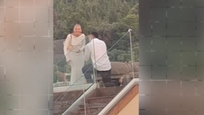Η πρόταση γάμου του Παυλίδη στην πανέμορφη Μαριάννα στη Χαλκιδική (ΒΙΝΤΕΟ)