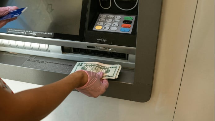 Τι σημαίνει ATM και ποια είναι η σωστή προφορά των τριών γραμμάτων;
