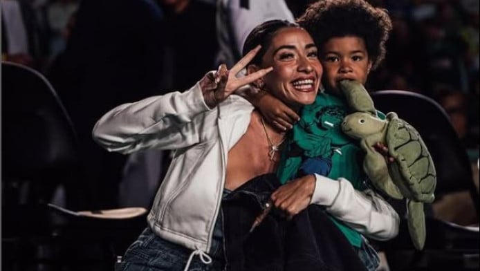 Η κυρία Λεσόρ πουλάει τα ρούχα του στο Instagram, εκείνος δεν το ξέρει!