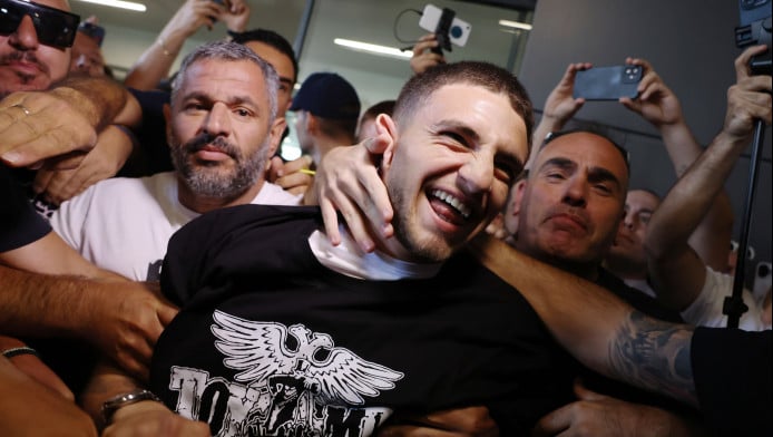 "Πανζουρλισμος" στην υποδοχή του σαστισμένου Ζαφείρη! Αποθέωση Σαββίδη (VD)