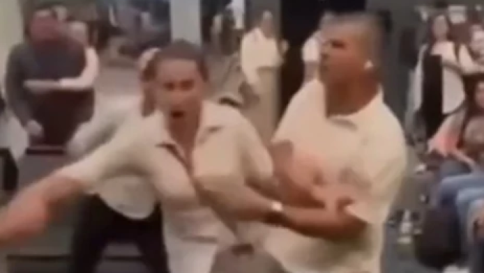 Άνδρας χαστούκισε γυναίκα σε αεροδρόμιο και έγινε χαμός (ΒΙΝΤΕΟ)