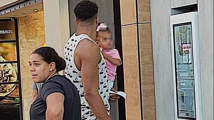 Στο Mall οικογενειακώς ο Γιάννης Αντετοκούνμπο - Όλοι έτρεξαν για μία ΦΩΤΟ!